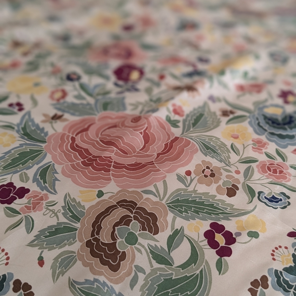 VTG SMITHSONIAN INSTITUTE Silk Floral White Pink SCARF Cottagecore Boho